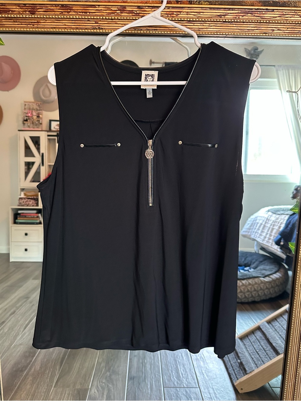 Anne Klein Black Sleeveless Zip-Front Camisole